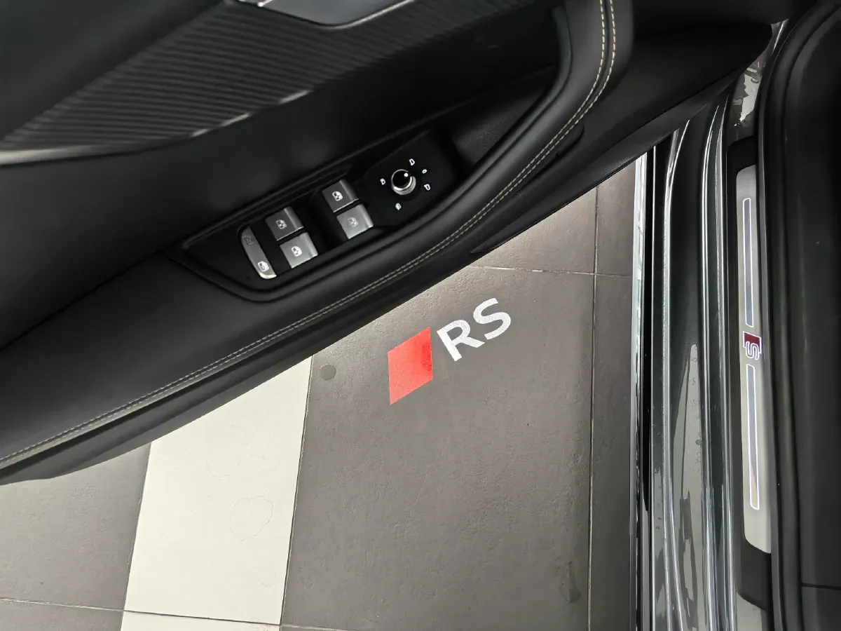 2024 Audi A4L 2.0T 190HP L4 7DCT,autocango,china used car exporter,china ev exporter,chinese used car exporter,chinese used ev exporter