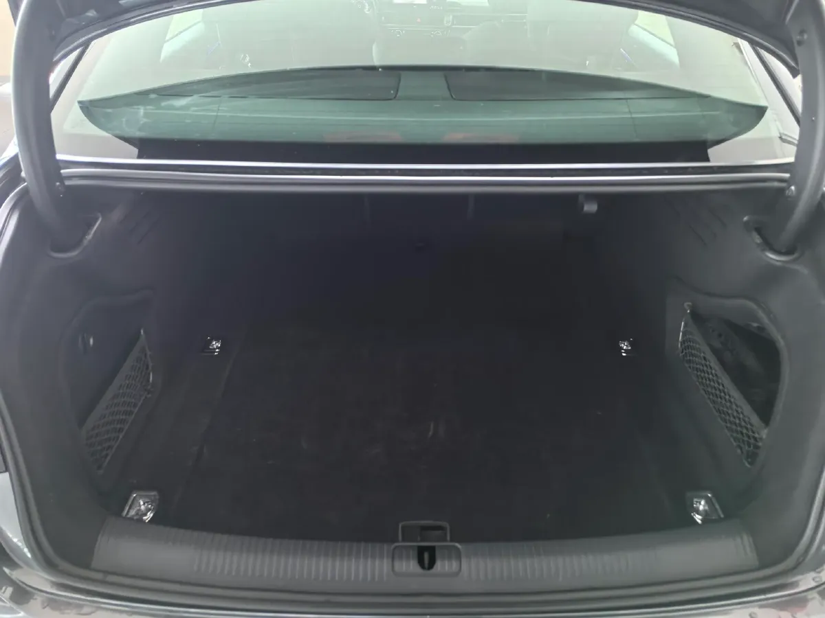 2024 Audi A4L 2.0T 190HP L4 7DCT,autocango,china used car exporter,china ev exporter,chinese used car exporter,chinese used ev exporter