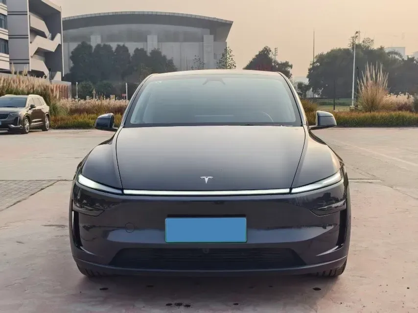 2025 Tesla Model Y BEV 78.4KWH,autocango,china used car exporter,china ev exporter,chinese used car exporter,chinese used ev exporter
