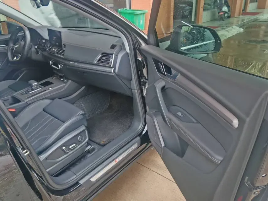 2025 Audi Q5L 2.0T 190HP L4 7DCT,autocango,china used car exporter,china ev exporter,chinese used car exporter,chinese used ev exporter