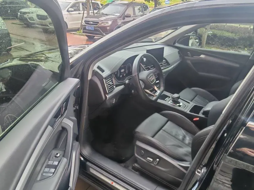 2025 Audi Q5L 2.0T 190HP L4 7DCT,autocango,china used car exporter,china ev exporter,chinese used car exporter,chinese used ev exporter