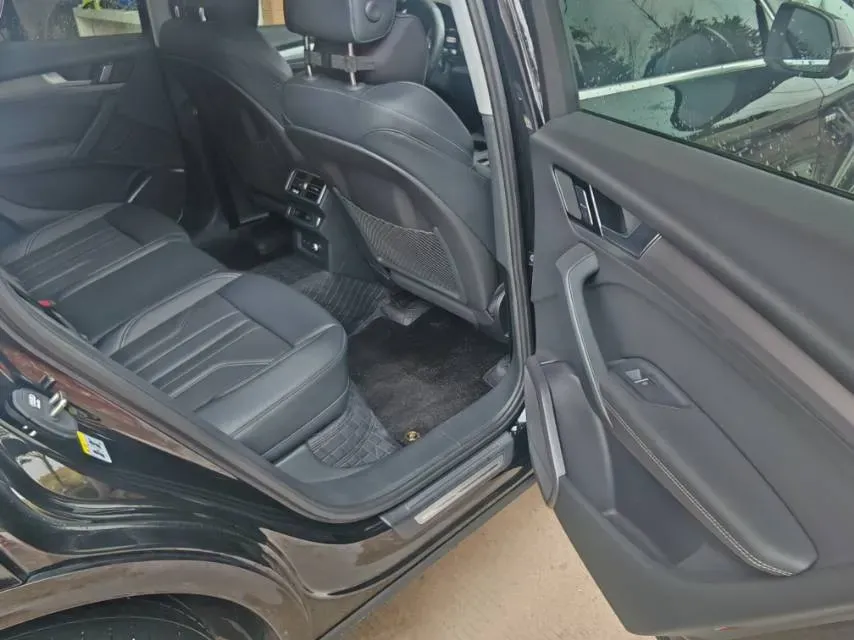 2025 Audi Q5L 2.0T 190HP L4 7DCT,autocango,china used car exporter,china ev exporter,chinese used car exporter,chinese used ev exporter