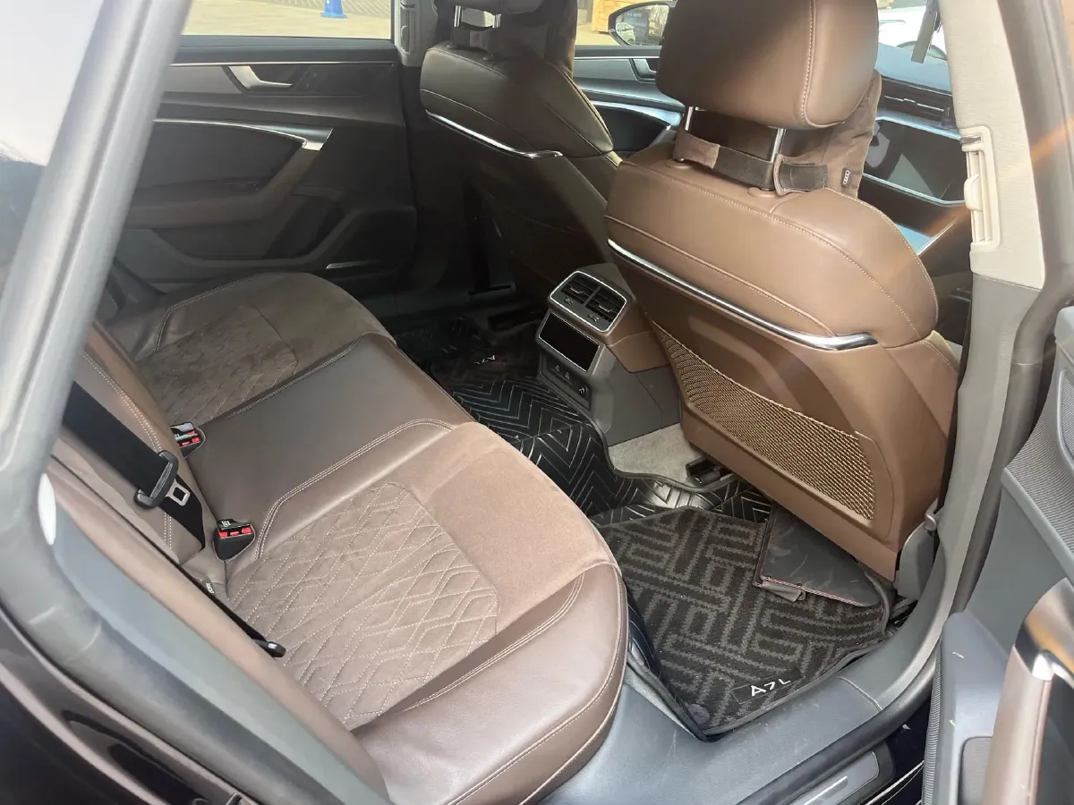 2024 Audi A7L 2.0T 245HP L4 7DCT,autocango,china used car exporter,china ev exporter,chinese used car exporter,chinese used ev exporter