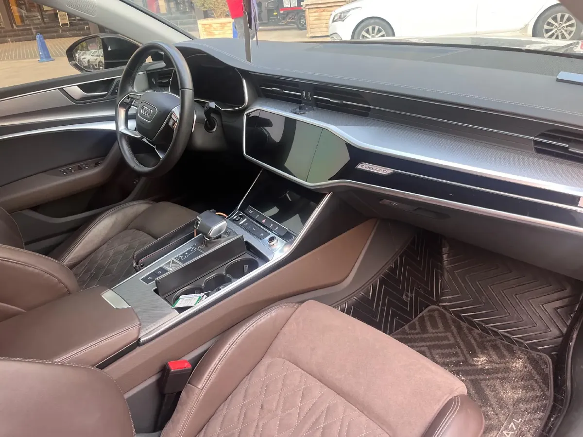 2024 Audi A7L 2.0T 245HP L4 7DCT,autocango,china used car exporter,china ev exporter,chinese used car exporter,chinese used ev exporter