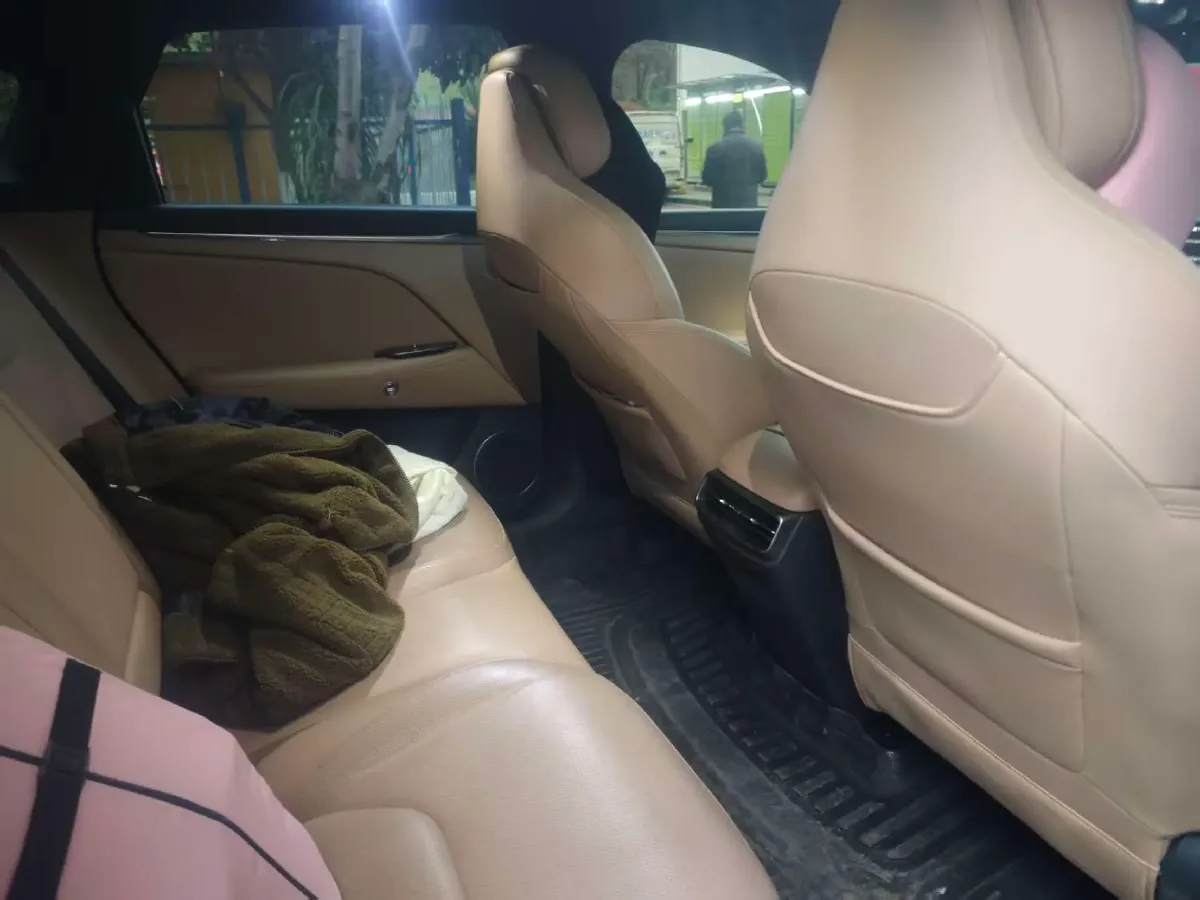 2024 HongQi H5 2.0T 224HP L4 8AT,autocango,china used car exporter,china ev exporter,chinese used car exporter,chinese used ev exporter