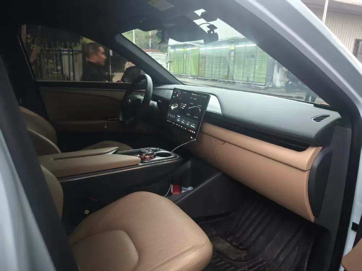 2024 HongQi H5 2.0T 224HP L4 8AT,autocango,china used car exporter,china ev exporter,chinese used car exporter,chinese used ev exporter