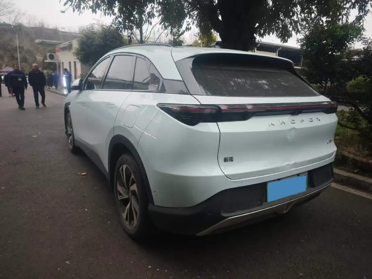 2024 HongQi H5 2.0T 224HP L4 8AT,autocango,china used car exporter,china ev exporter,chinese used car exporter,chinese used ev exporter