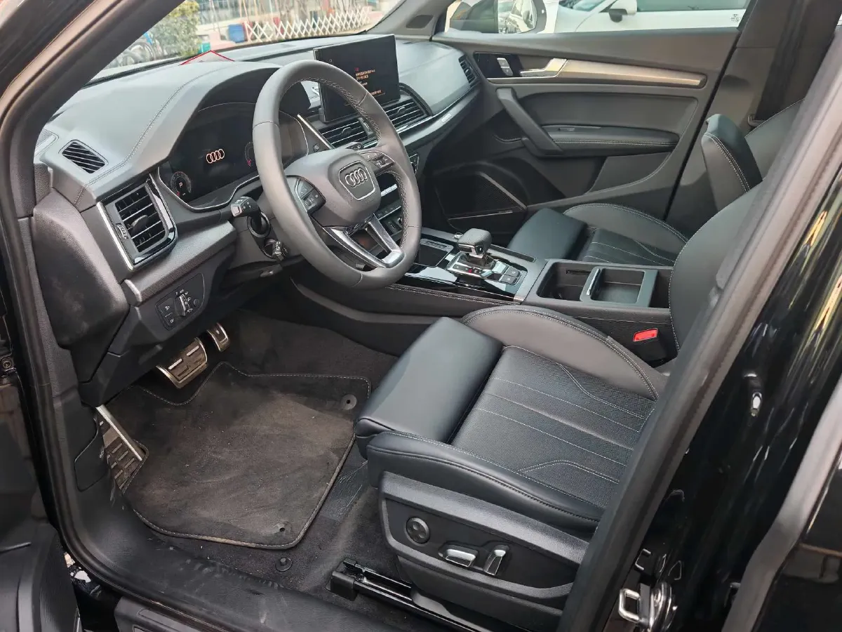 2024 Audi Q5L 2.0T 245HP L4 7DCT,autocango,china used car exporter,china ev exporter,chinese used car exporter,chinese used ev exporter