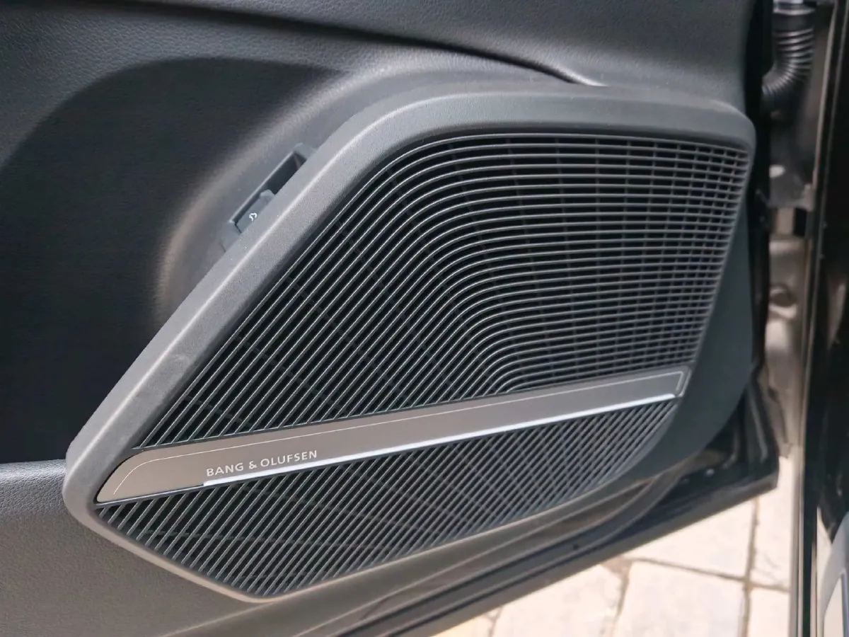 2024 Audi Q5L 2.0T 245HP L4 7DCT,autocango,china used car exporter,china ev exporter,chinese used car exporter,chinese used ev exporter