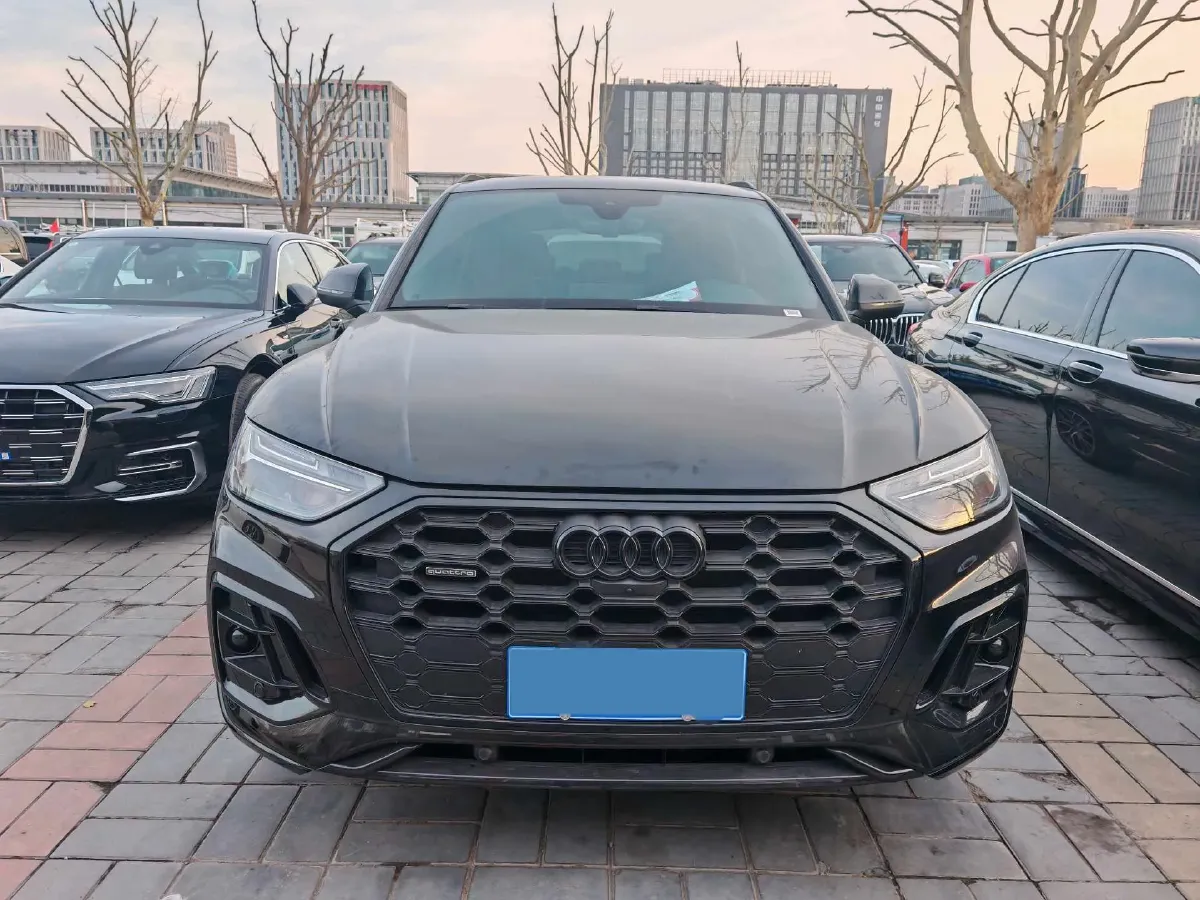 2024 Audi Q5L 2.0T 245HP L4 7DCT,autocango,china used car exporter,china ev exporter,chinese used car exporter,chinese used ev exporter