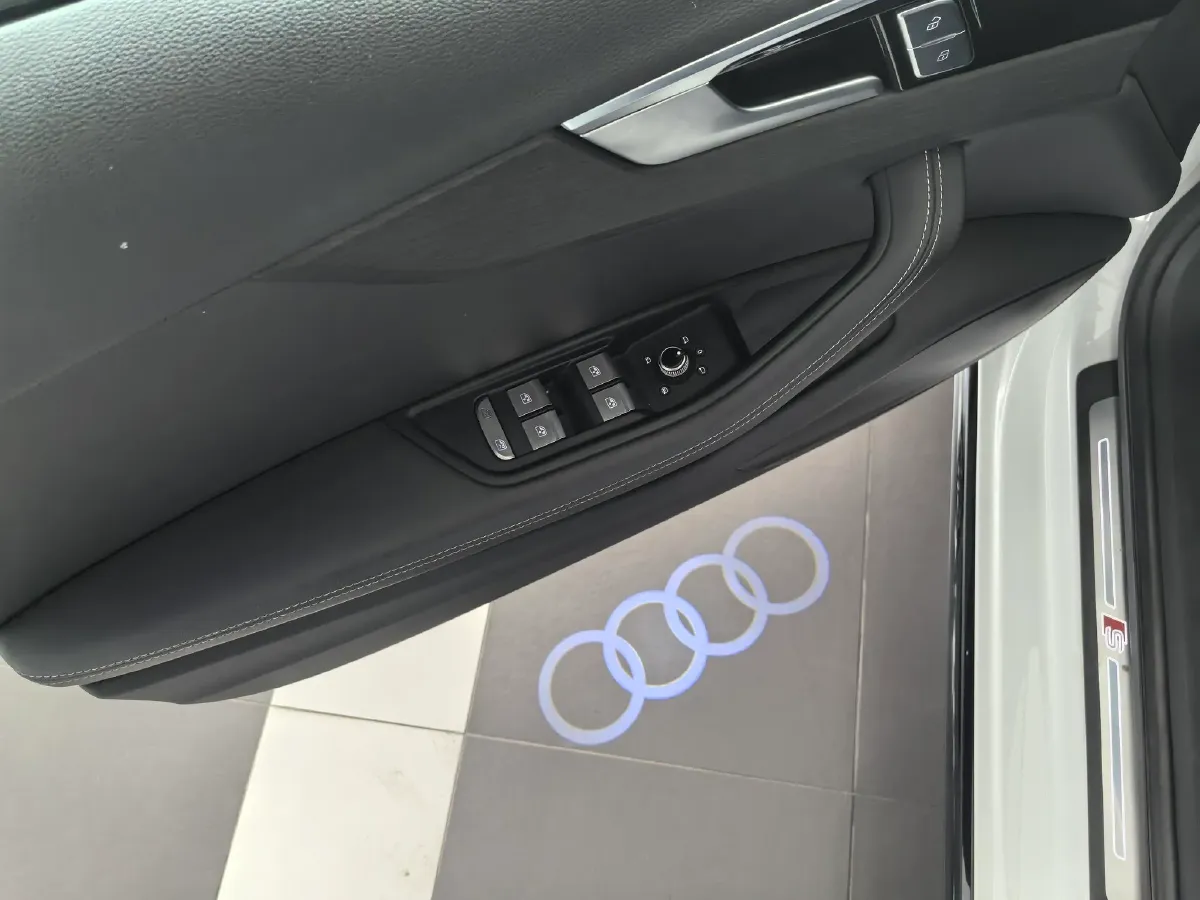 2023 Audi A4L 2.0T 190HP L4 7DCT,autocango,china used car exporter,china ev exporter,chinese used car exporter,chinese used ev exporter