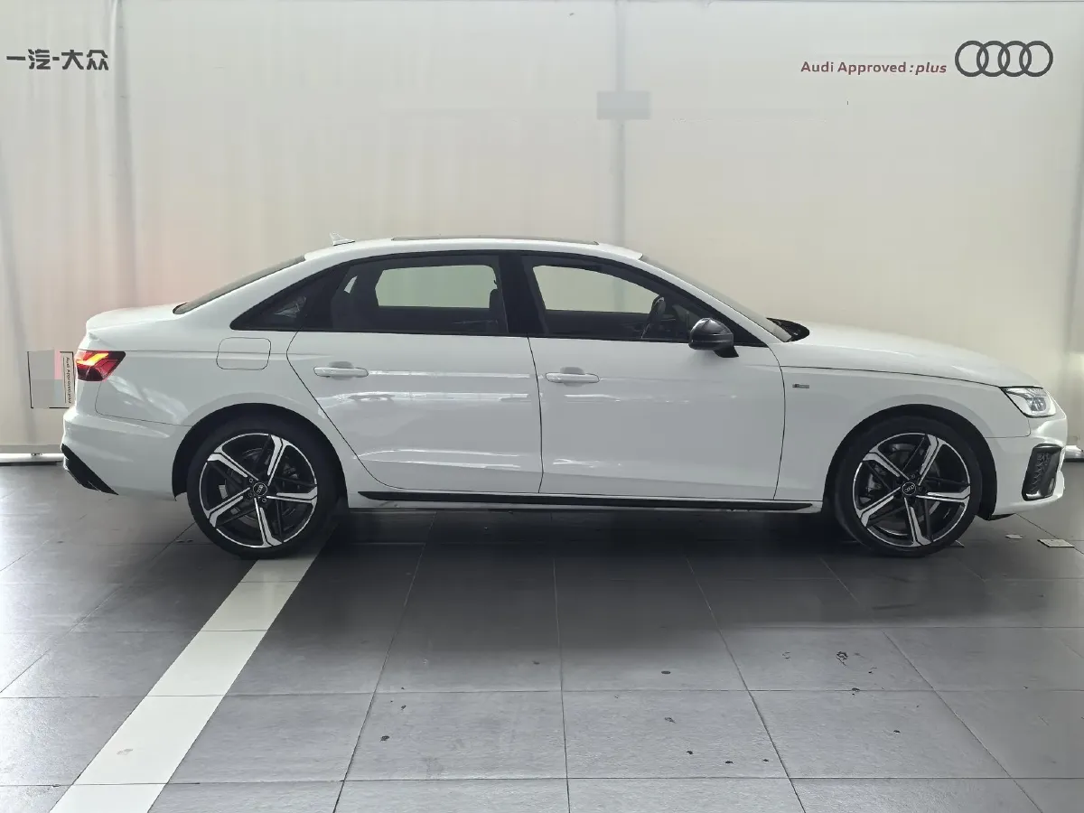2023 Audi A4L 2.0T 190HP L4 7DCT,autocango,china used car exporter,china ev exporter,chinese used car exporter,chinese used ev exporter