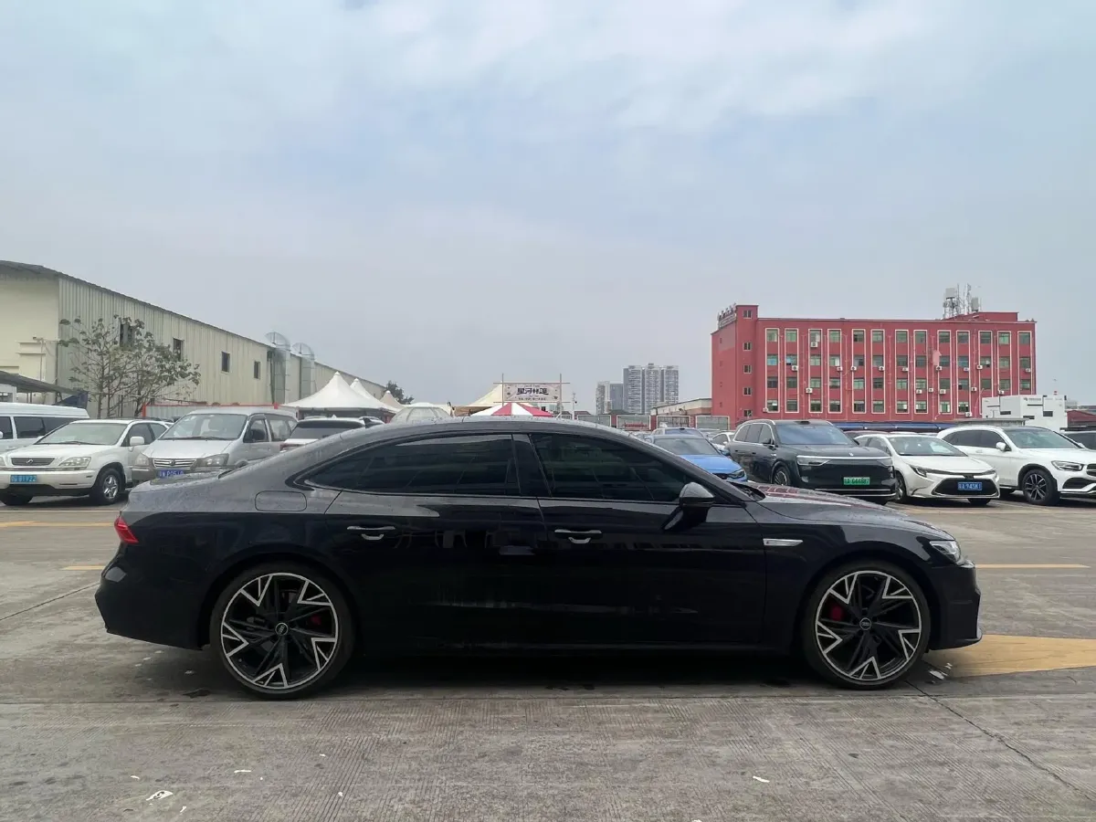 2024 Audi A7L 2.0T 245HP L4 7DCT,autocango,china used car exporter,china ev exporter,chinese used car exporter,chinese used ev exporter