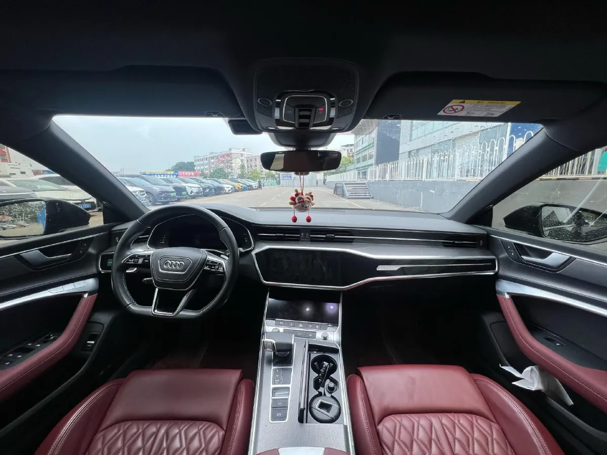 2024 Audi A7L 2.0T 245HP L4 7DCT,autocango,china used car exporter,china ev exporter,chinese used car exporter,chinese used ev exporter