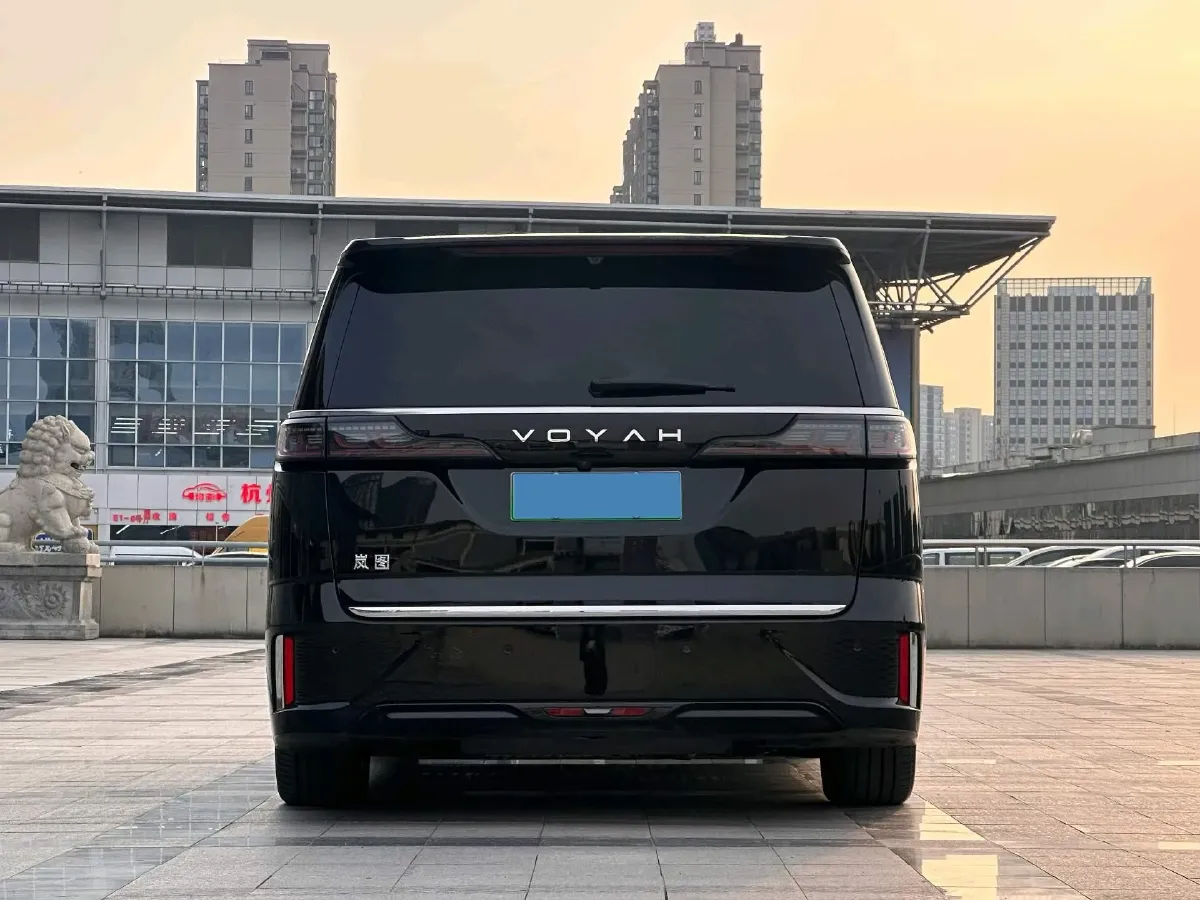 2025 Voyah Dream 1.5T 150HP L4 PHEV 41.7KWH,autocango,china used car exporter,china ev exporter,chinese used car exporter,chinese used ev exporter