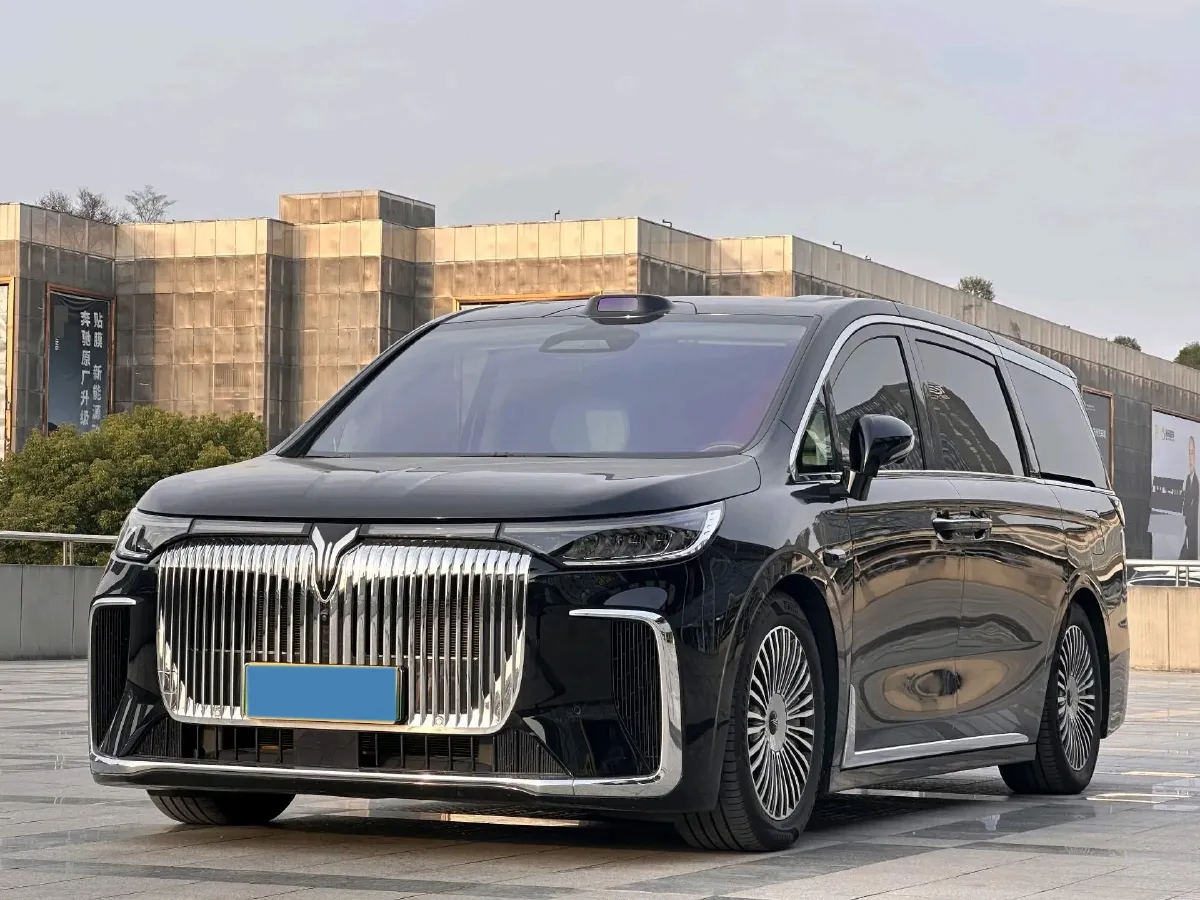 2025 Voyah Dream 1.5T 150HP L4 PHEV 41.7KWH,autocango,china used car exporter,china ev exporter,chinese used car exporter,chinese used ev exporter