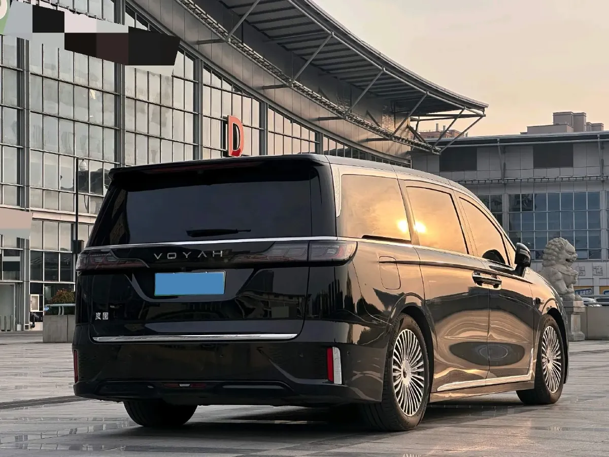 2025 Voyah Dream 1.5T 150HP L4 PHEV 41.7KWH,autocango,china used car exporter,china ev exporter,chinese used car exporter,chinese used ev exporter