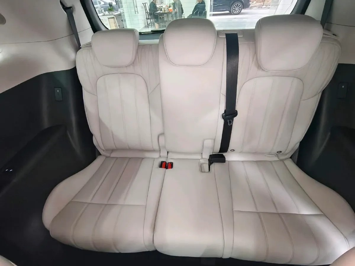 2025 Voyah Dream 1.5T 150HP L4 PHEV 41.7KWH,autocango,china used car exporter,china ev exporter,chinese used car exporter,chinese used ev exporter