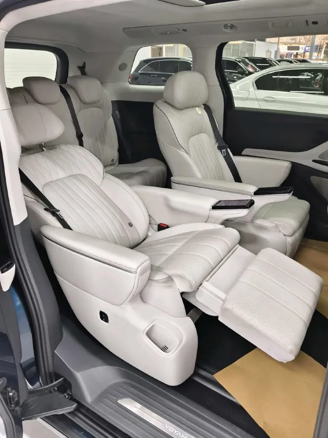 2025 Voyah Dream 1.5T 150HP L4 PHEV 41.7KWH,autocango,china used car exporter,china ev exporter,chinese used car exporter,chinese used ev exporter