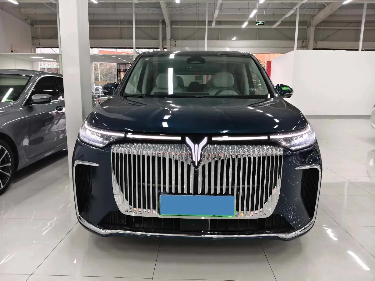 2025 Voyah Dream 1.5T 150HP L4 PHEV 41.7KWH,autocango,china used car exporter,china ev exporter,chinese used car exporter,chinese used ev exporter