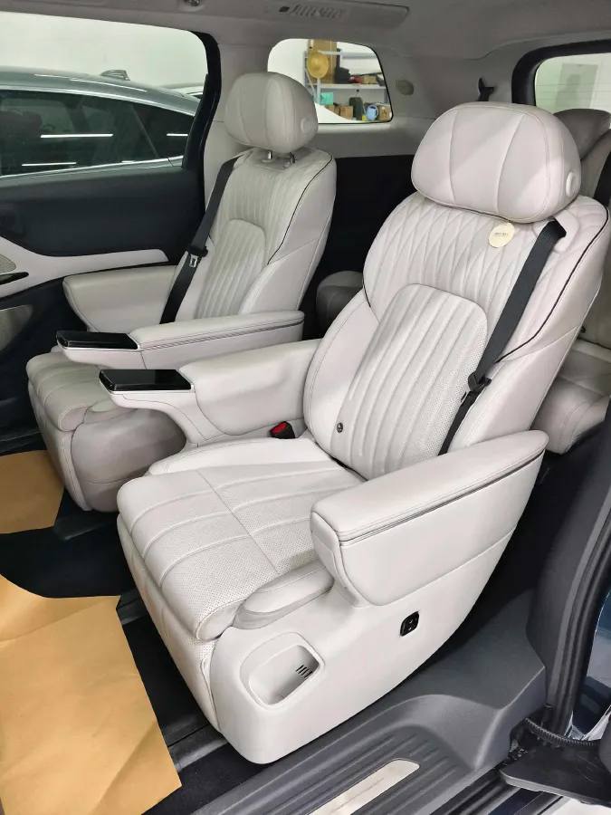 2025 Voyah Dream 1.5T 150HP L4 PHEV 41.7KWH,autocango,china used car exporter,china ev exporter,chinese used car exporter,chinese used ev exporter