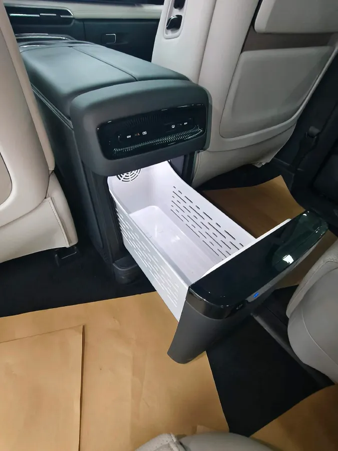 2025 Voyah Dream 1.5T 150HP L4 PHEV 41.7KWH,autocango,china used car exporter,china ev exporter,chinese used car exporter,chinese used ev exporter