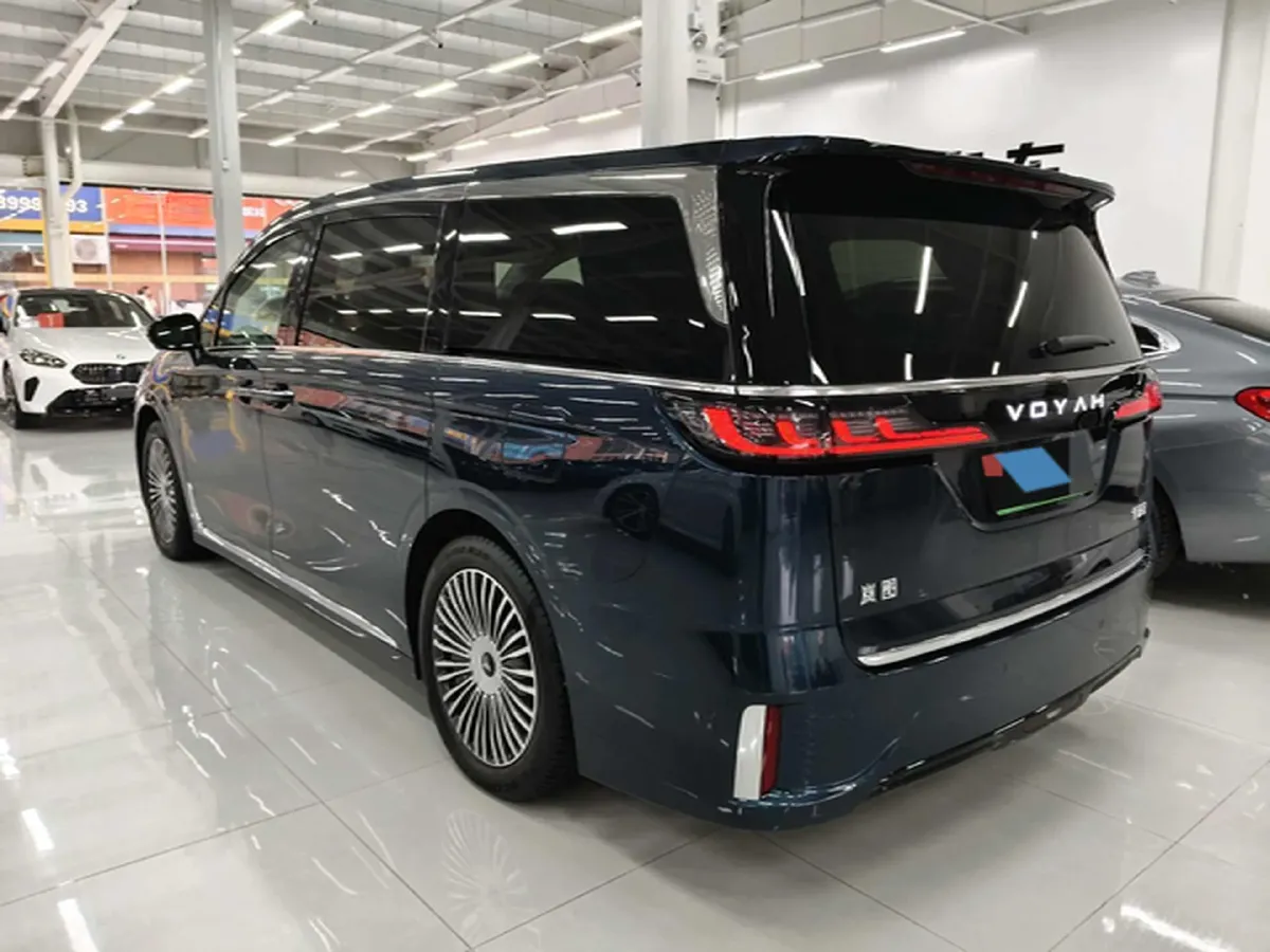 2025 Voyah Dream 1.5T 150HP L4 PHEV 41.7KWH,autocango,china used car exporter,china ev exporter,chinese used car exporter,chinese used ev exporter