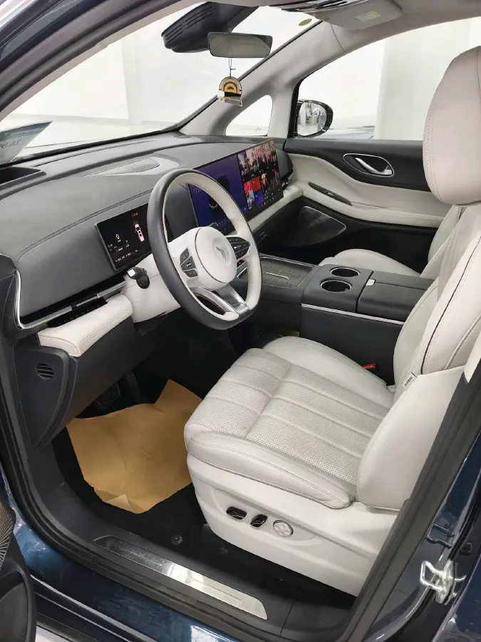 2025 Voyah Dream 1.5T 150HP L4 PHEV 41.7KWH,autocango,china used car exporter,china ev exporter,chinese used car exporter,chinese used ev exporter