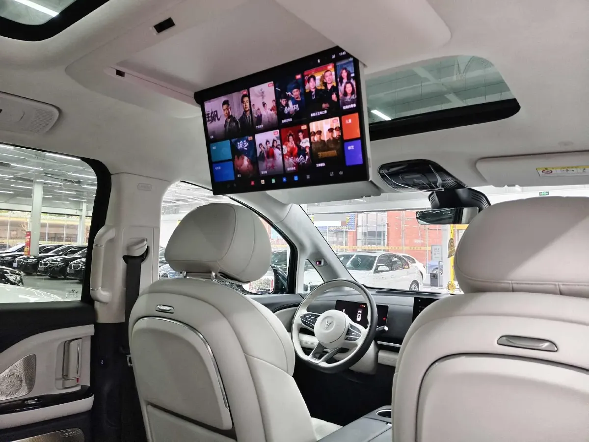 2025 Voyah Dream 1.5T 150HP L4 PHEV 41.7KWH,autocango,china used car exporter,china ev exporter,chinese used car exporter,chinese used ev exporter