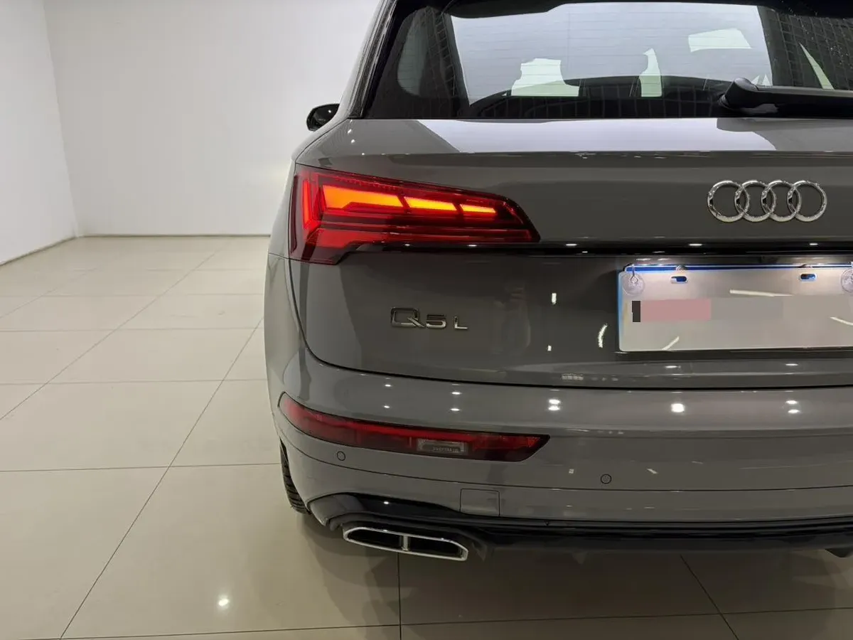 2024 Audi Q5L 2.0T 245HP L4 7DCT,autocango,china used car exporter,china ev exporter,chinese used car exporter,chinese used ev exporter