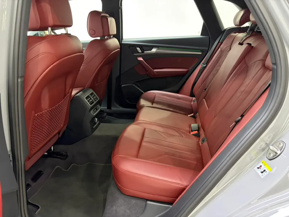 2024 Audi Q5L 2.0T 245HP L4 7DCT,autocango,china used car exporter,china ev exporter,chinese used car exporter,chinese used ev exporter