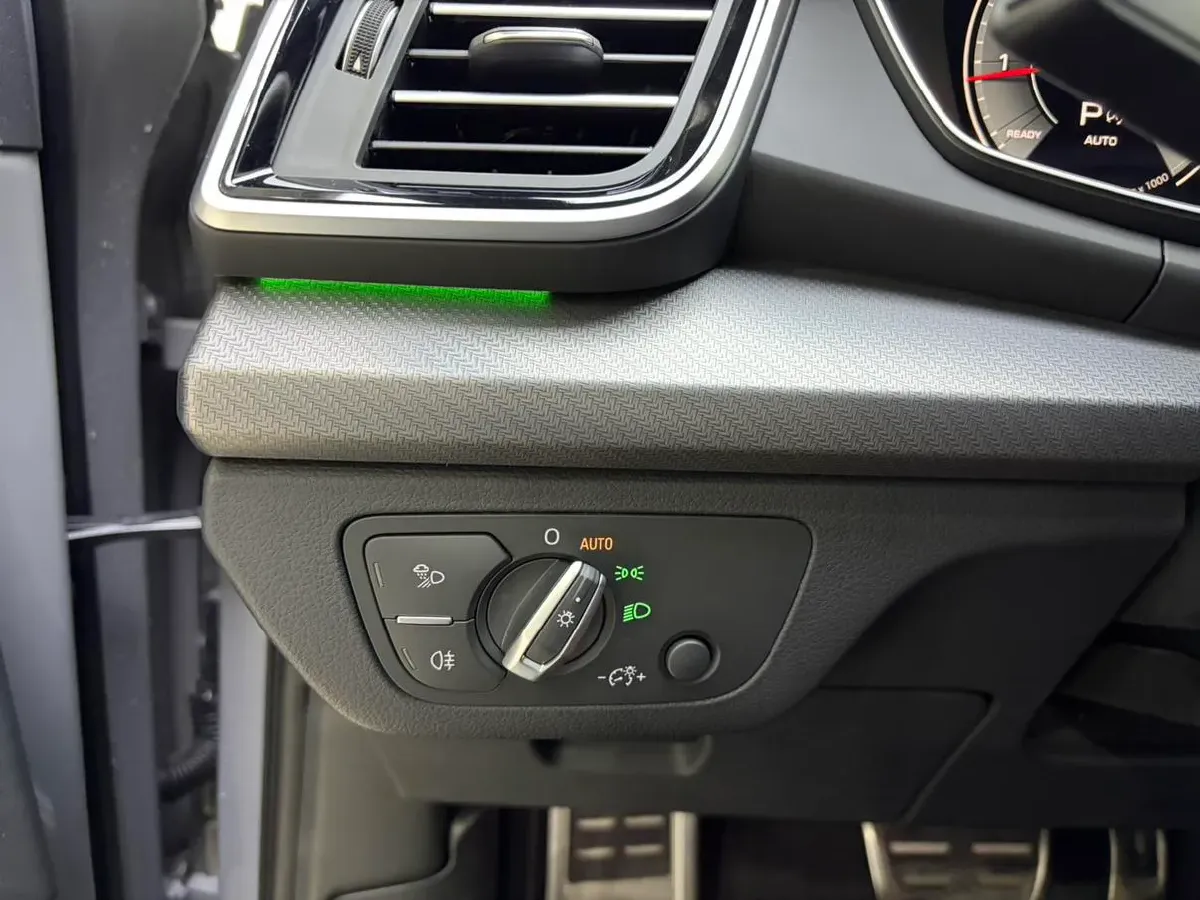 2024 Audi Q5L 2.0T 245HP L4 7DCT,autocango,china used car exporter,china ev exporter,chinese used car exporter,chinese used ev exporter