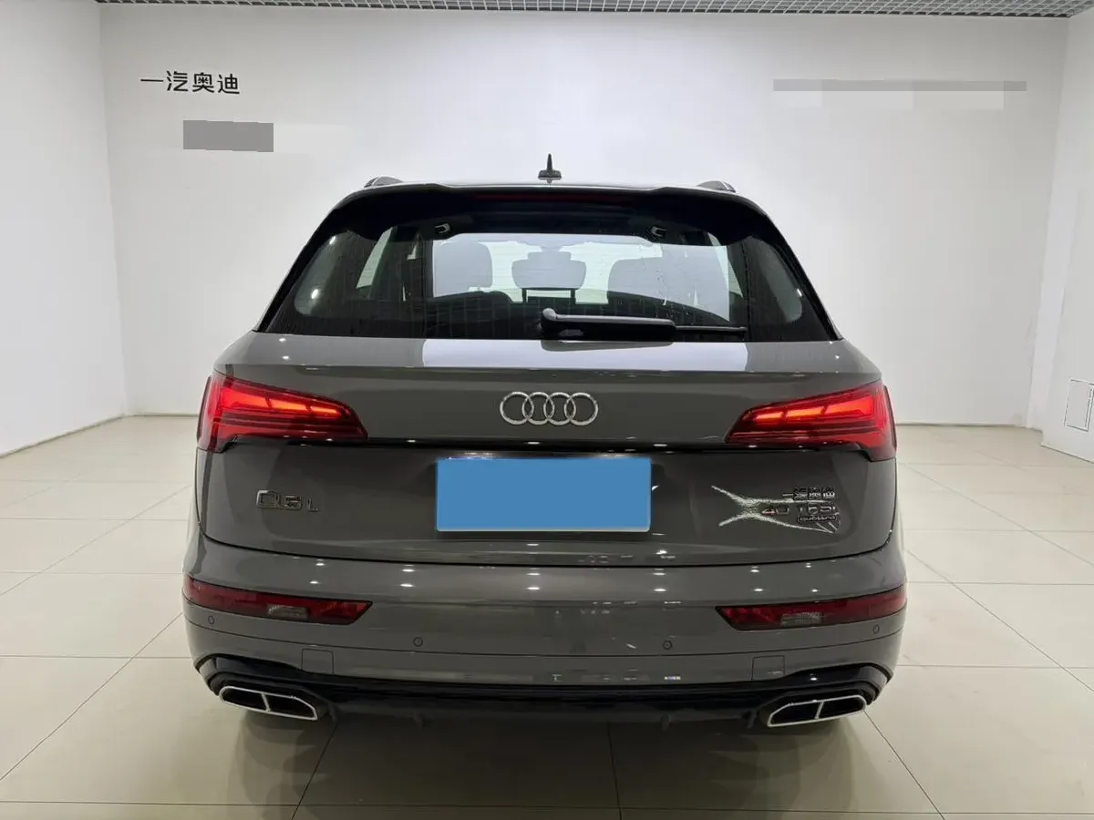 2024 Audi Q5L 2.0T 245HP L4 7DCT,autocango,china used car exporter,china ev exporter,chinese used car exporter,chinese used ev exporter