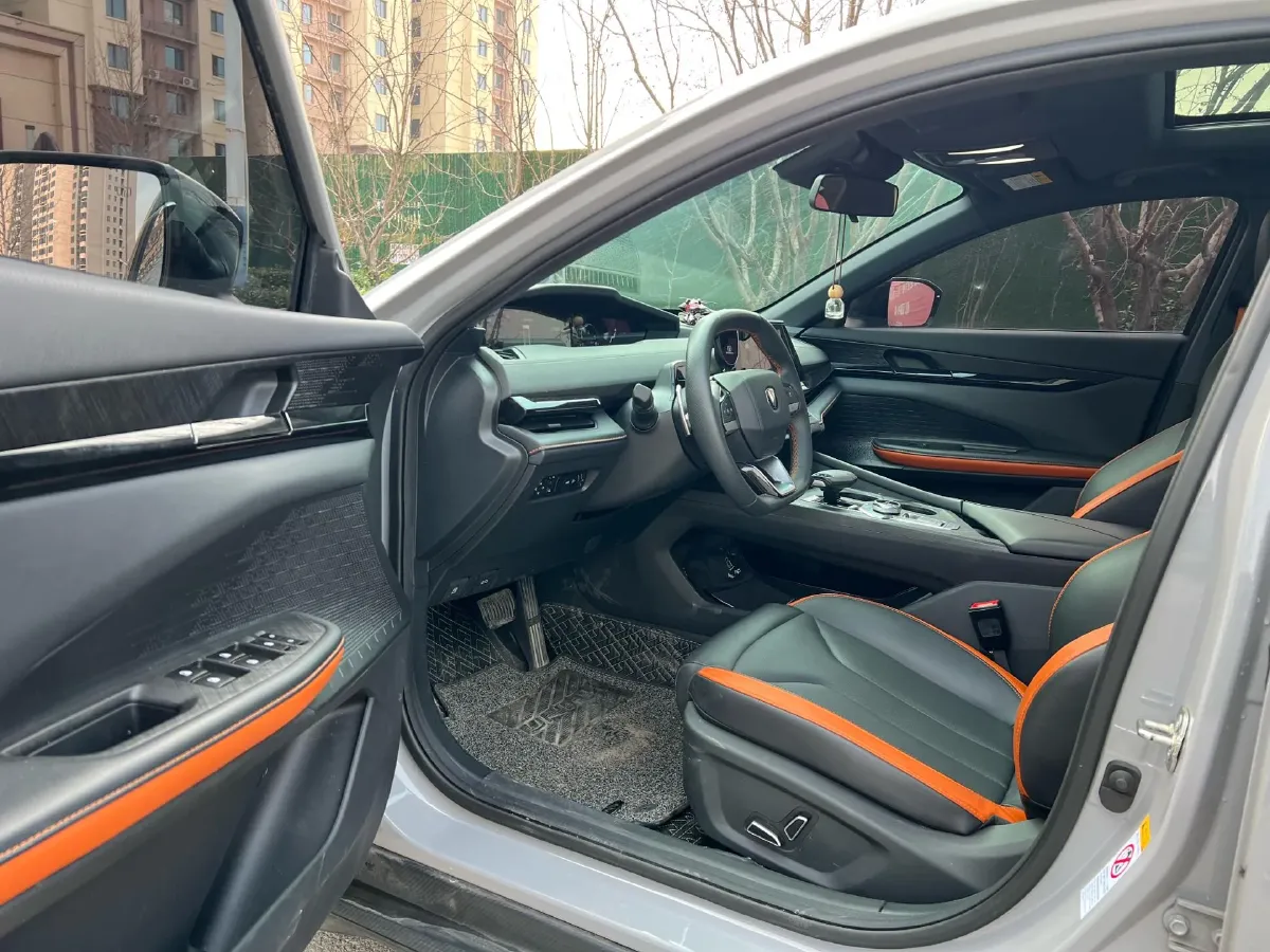 2024 ChangAn UNI-V 1.5T 188HP L4 7DCT,autocango,china used car exporter,china ev exporter,chinese used car exporter,chinese used ev exporter