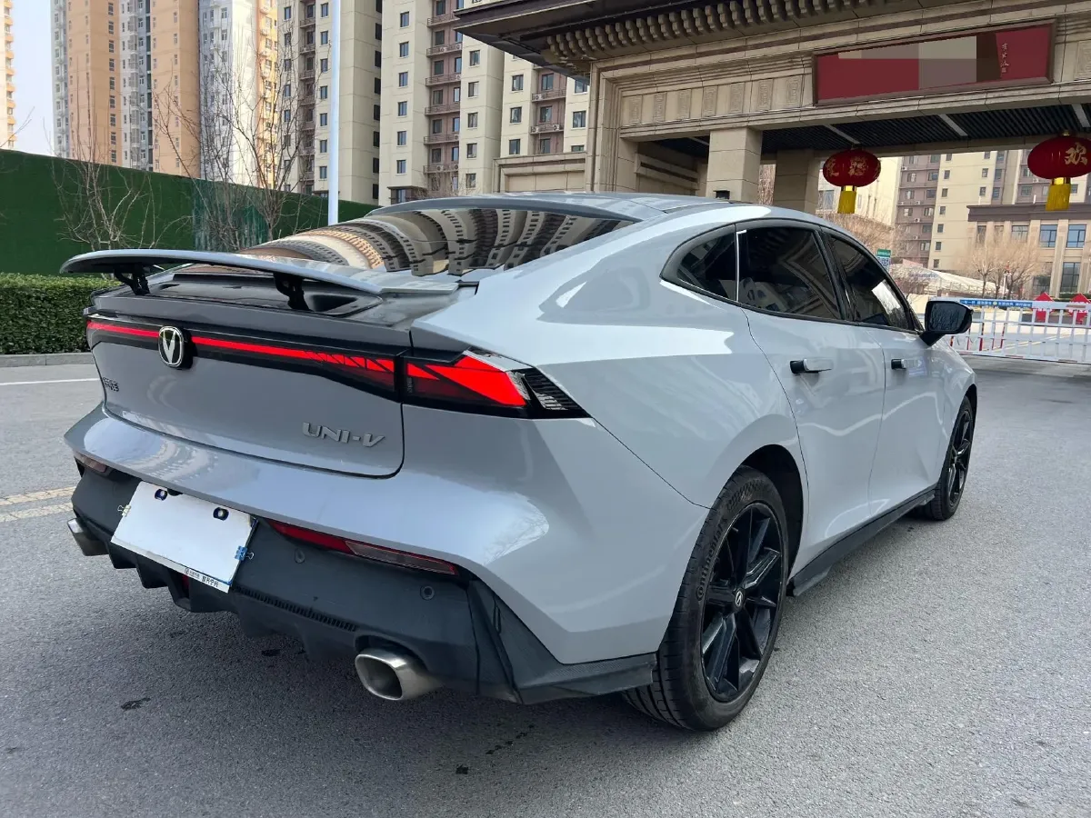 2024 ChangAn UNI-V 1.5T 188HP L4 7DCT,autocango,china used car exporter,china ev exporter,chinese used car exporter,chinese used ev exporter