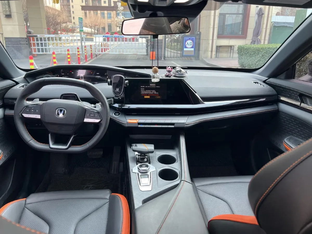 2024 ChangAn UNI-V 1.5T 188HP L4 7DCT,autocango,china used car exporter,china ev exporter,chinese used car exporter,chinese used ev exporter