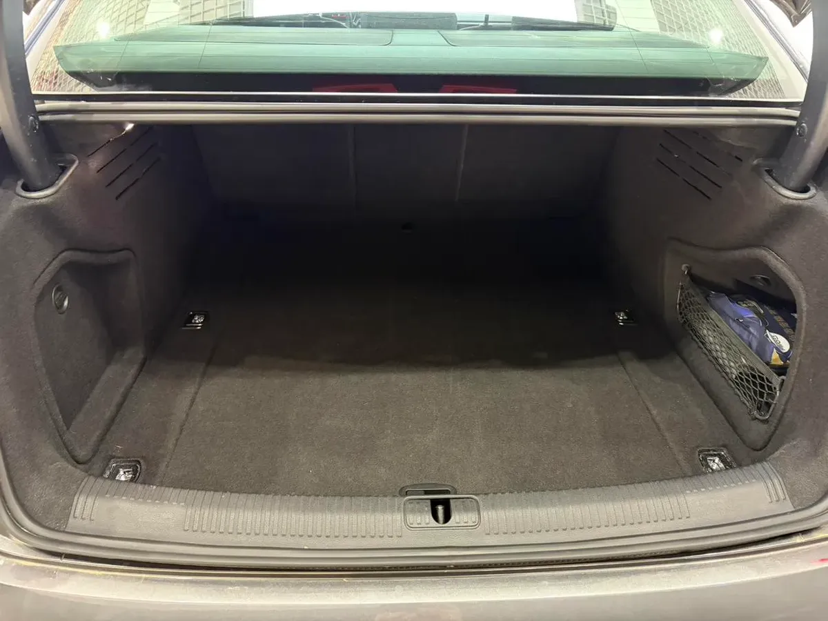 2023 Audi A4L 2.0T 190HP L4 7DCT,autocango,china used car exporter,china ev exporter,chinese used car exporter,chinese used ev exporter