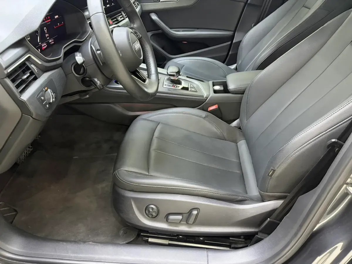 2023 Audi A4L 2.0T 190HP L4 7DCT,autocango,china used car exporter,china ev exporter,chinese used car exporter,chinese used ev exporter