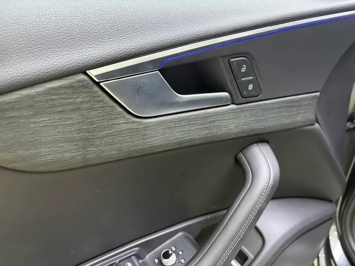 2023 Audi A4L 2.0T 190HP L4 7DCT,autocango,china used car exporter,china ev exporter,chinese used car exporter,chinese used ev exporter