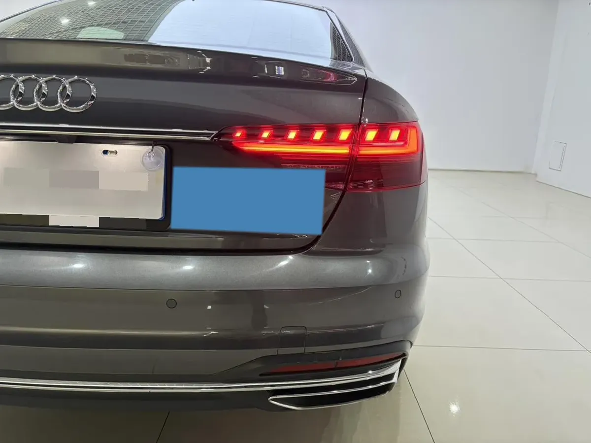 2023 Audi A4L 2.0T 190HP L4 7DCT,autocango,china used car exporter,china ev exporter,chinese used car exporter,chinese used ev exporter