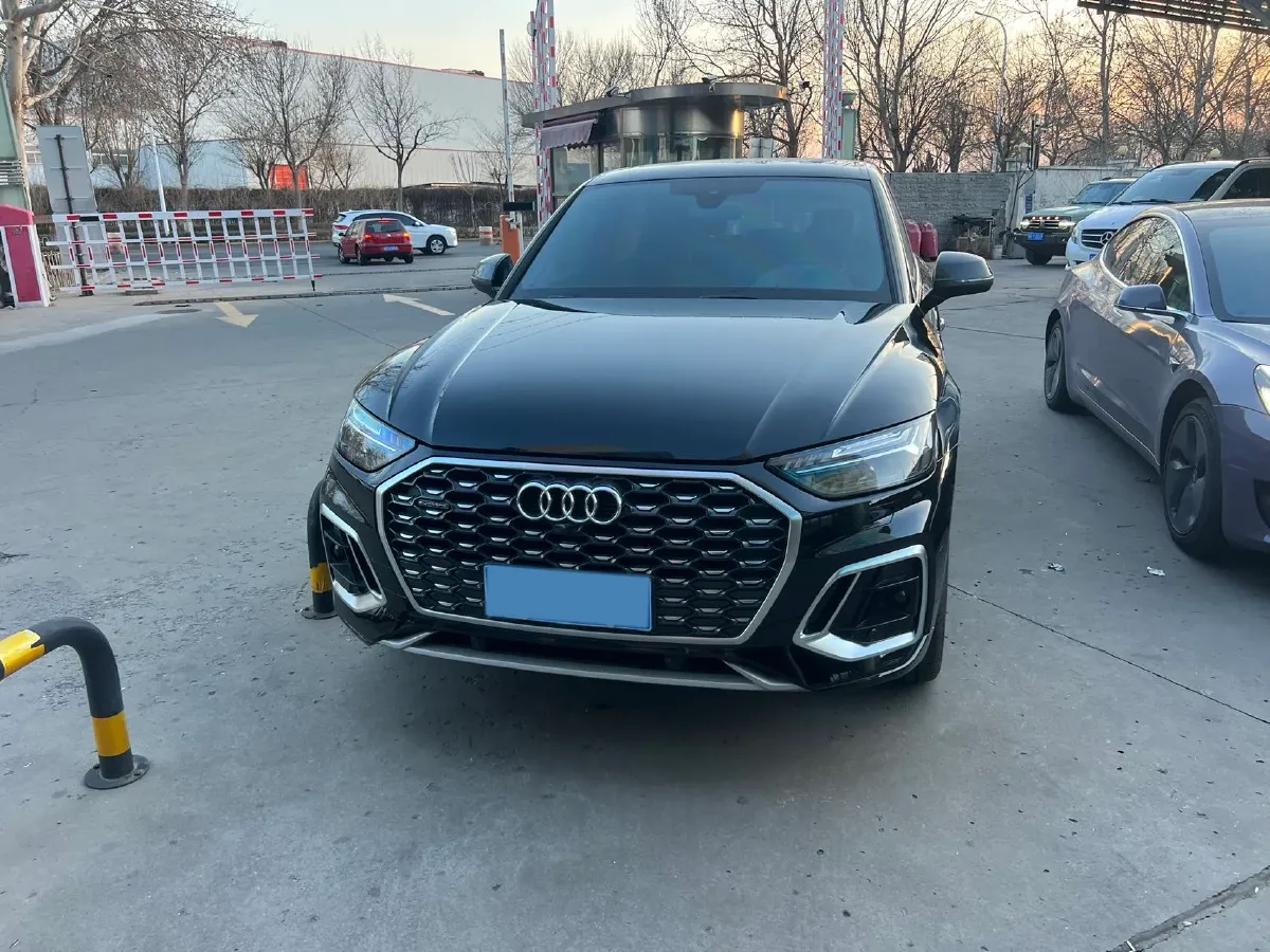 2021 Audi Q5L Sportback 2.0T 190HP L4 7DCT,autocango,china used car exporter,china ev exporter,chinese used car exporter,chinese used ev exporter