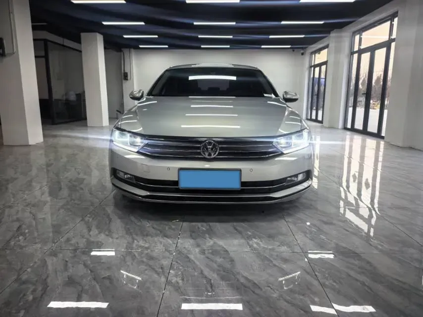 2017 Volkswagen Magotan 1.8T 180HP L4 7DCT,autocango,china used car exporter,china ev exporter,chinese used car exporter,chinese used ev exporter