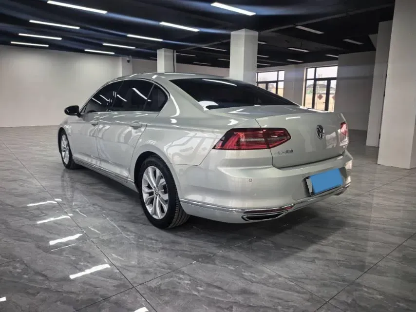 2017 Volkswagen Magotan 1.8T 180HP L4 7DCT,autocango,china used car exporter,china ev exporter,chinese used car exporter,chinese used ev exporter