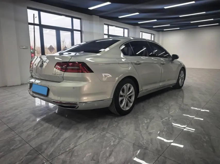 2017 Volkswagen Magotan 1.8T 180HP L4 7DCT,autocango,china used car exporter,china ev exporter,chinese used car exporter,chinese used ev exporter