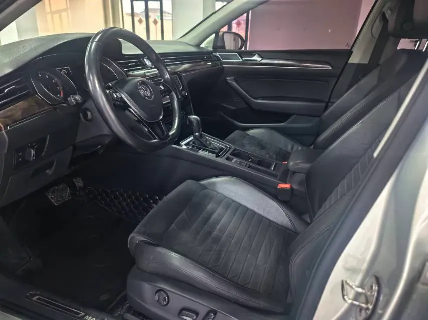 2017 Volkswagen Magotan 1.8T 180HP L4 7DCT,autocango,china used car exporter,china ev exporter,chinese used car exporter,chinese used ev exporter