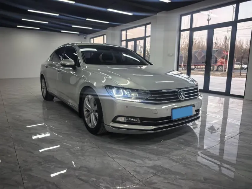 2017 Volkswagen Magotan 1.8T 180HP L4 7DCT,autocango,china used car exporter,china ev exporter,chinese used car exporter,chinese used ev exporter