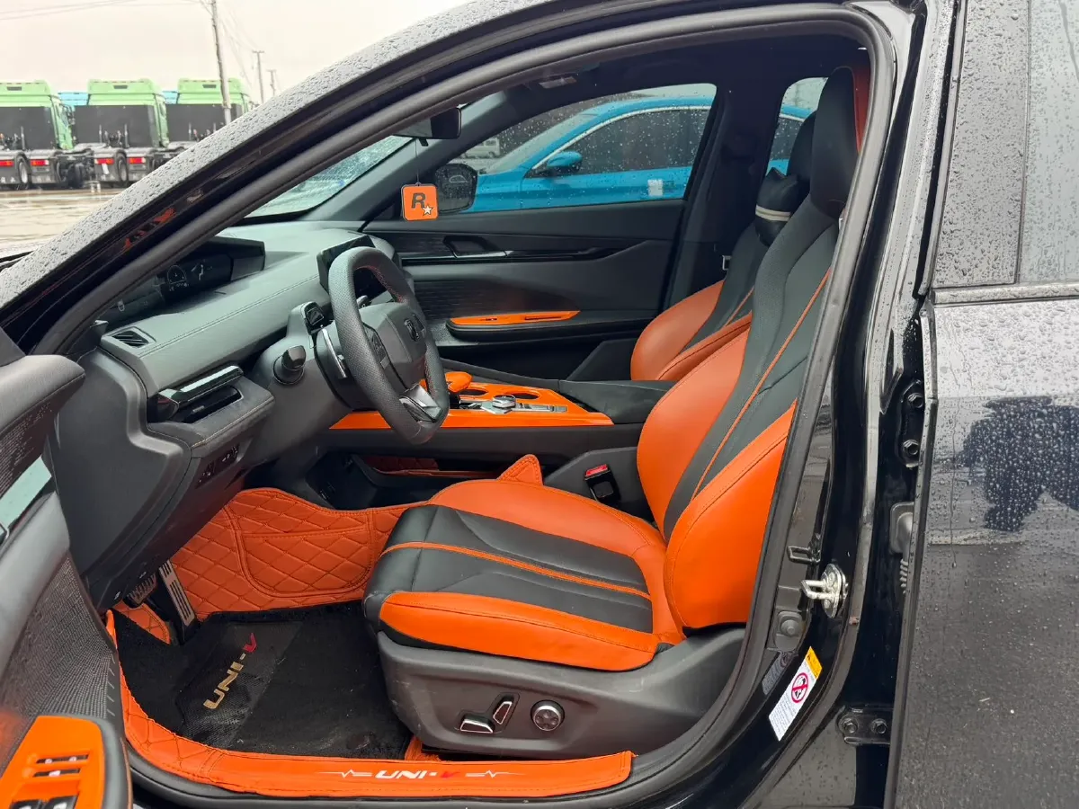 2024 ChangAn UNI-V 1.5T 188HP L4 7DCT,autocango,china used car exporter,china ev exporter,chinese used car exporter,chinese used ev exporter