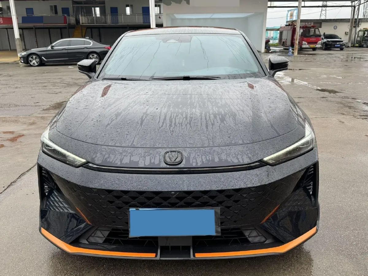 2024 ChangAn UNI-V 1.5T 188HP L4 7DCT,autocango,china used car exporter,china ev exporter,chinese used car exporter,chinese used ev exporter