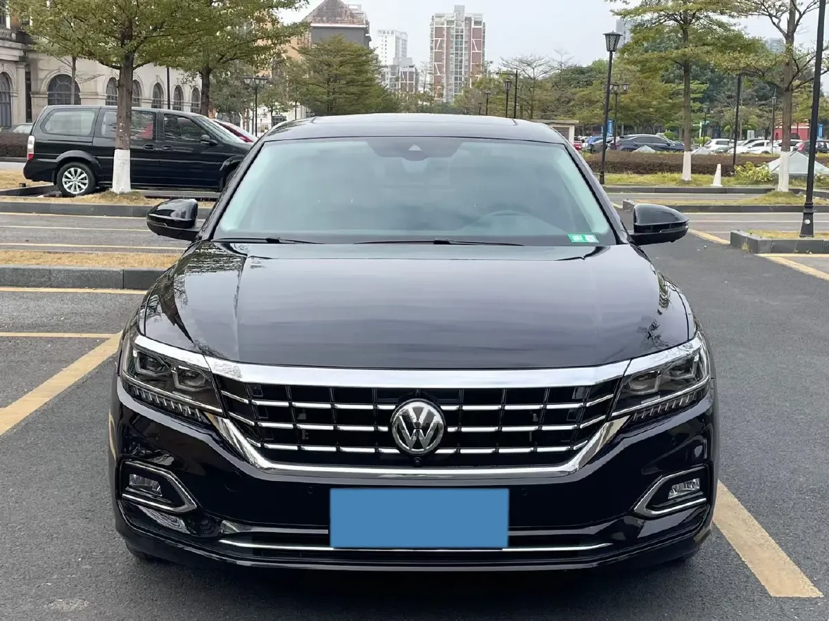 2019 Volkswagen Passat 2.0T 220HP L4 7DCT,autocango,china used car exporter,china ev exporter,chinese used car exporter,chinese used ev exporter