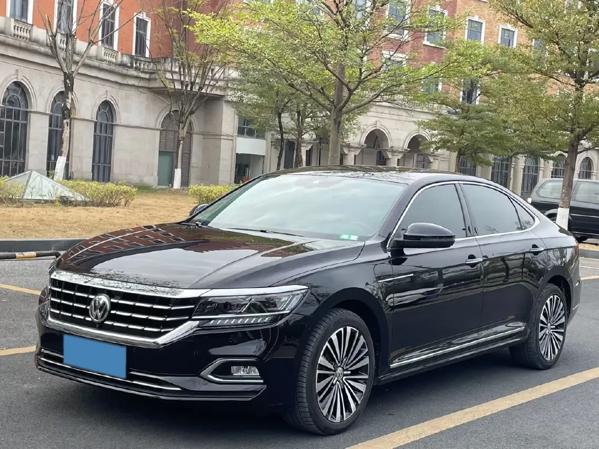 2019 Volkswagen Passat 2.0T 220HP L4 7DCT,autocango,china used car exporter,china ev exporter,chinese used car exporter,chinese used ev exporter